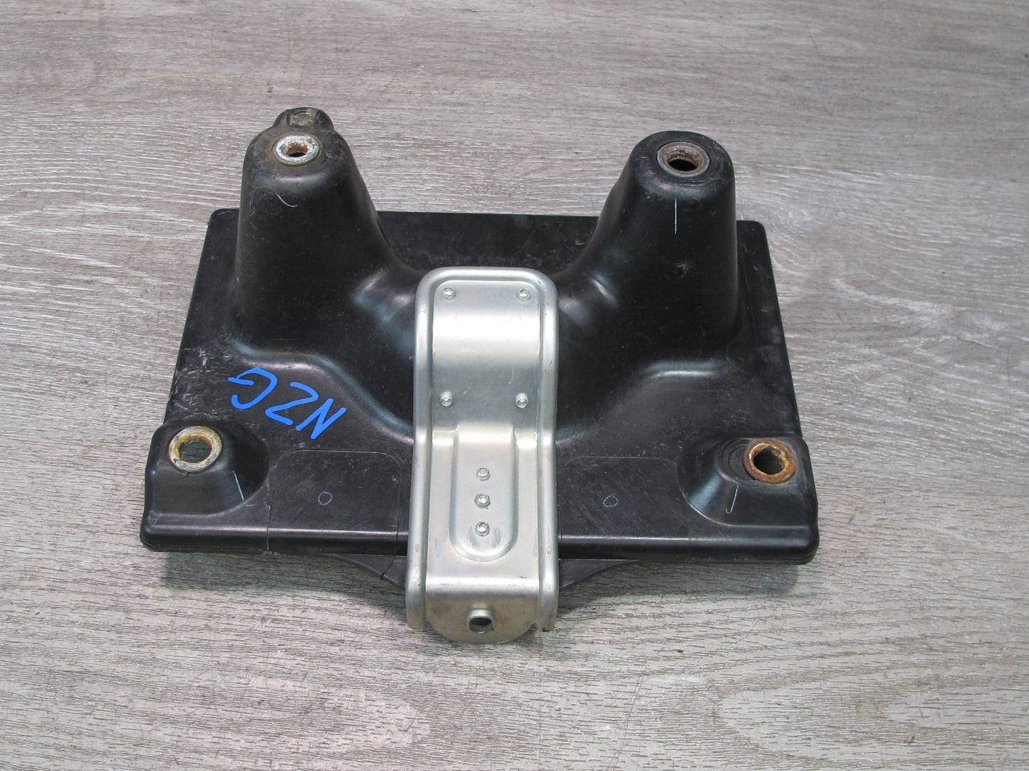 03-09 Nissan 350Z Z33 Battery Tray Holder 64866-AL500 OEM