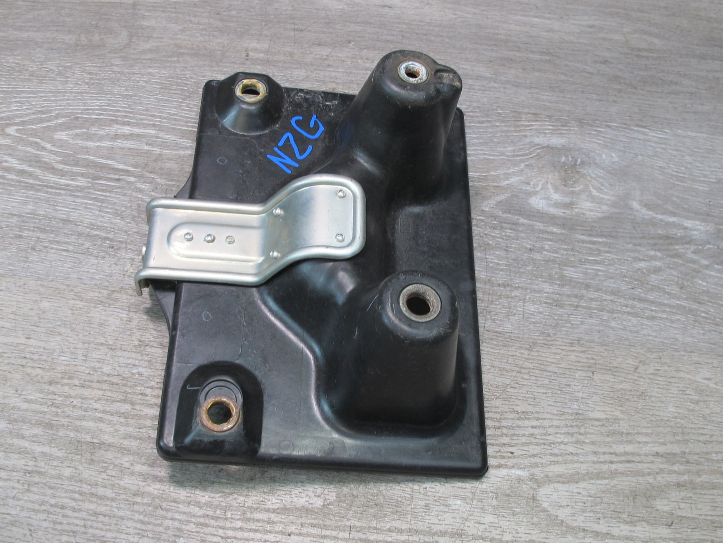 03-09 Nissan 350Z Z33 Battery Tray Holder 64866-AL500 OEM