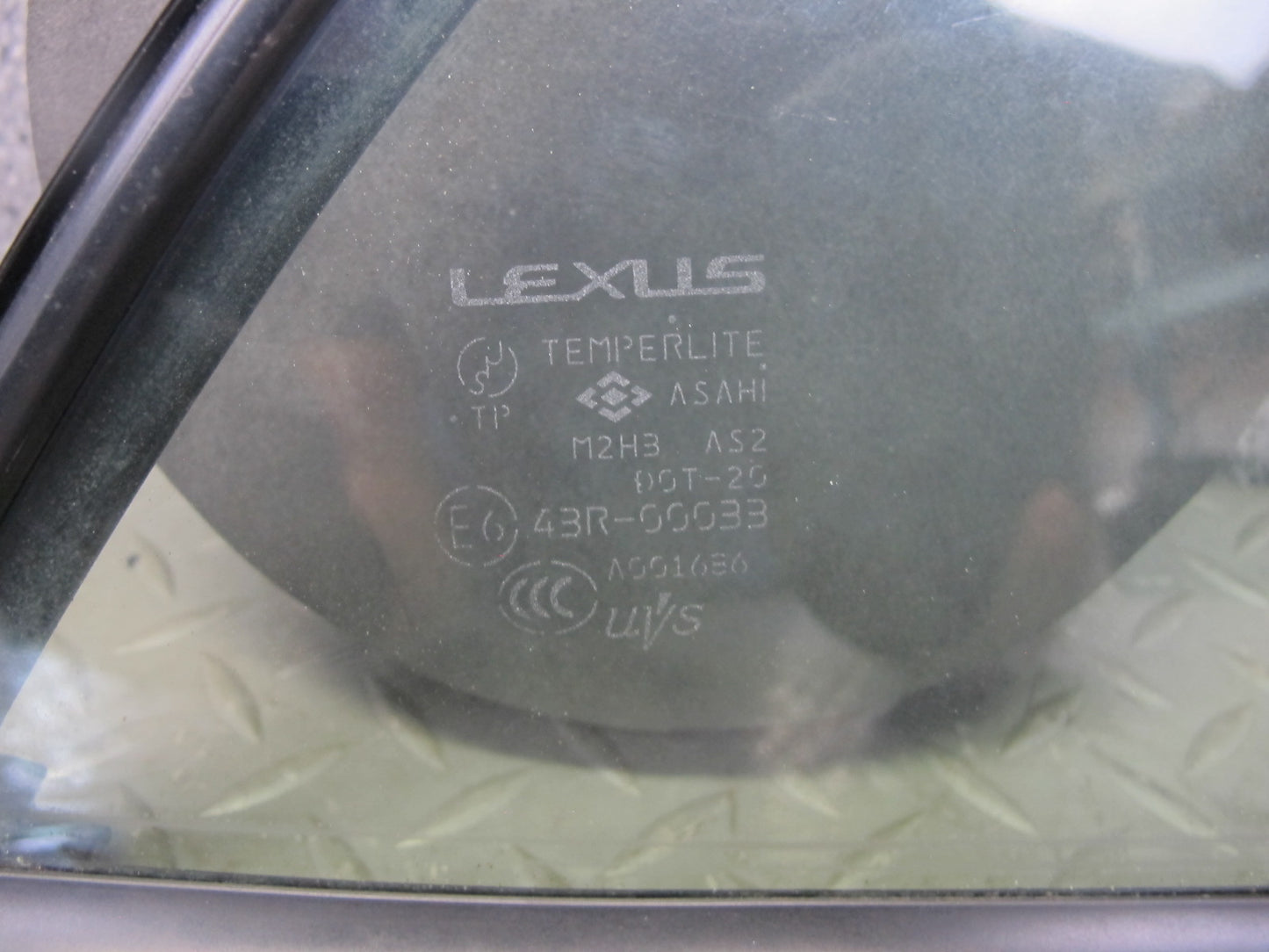01-05 Lexus JCE10L IS300 Sedan Rear Right Door Quarter Glass Window OEM