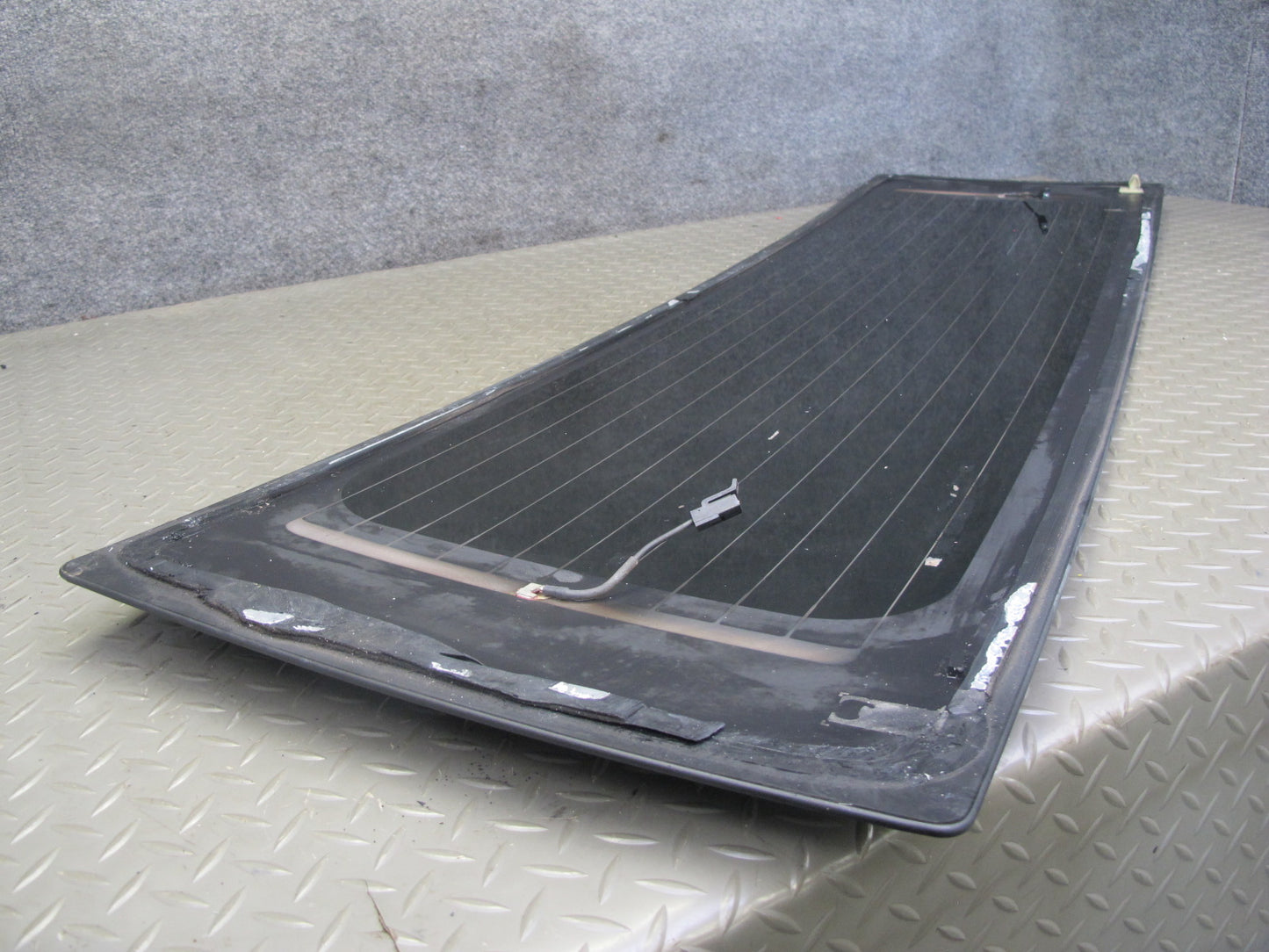 2003-2009 Hummer H2 Rear Trunk Tailgate Lift Gate Back Window Glass