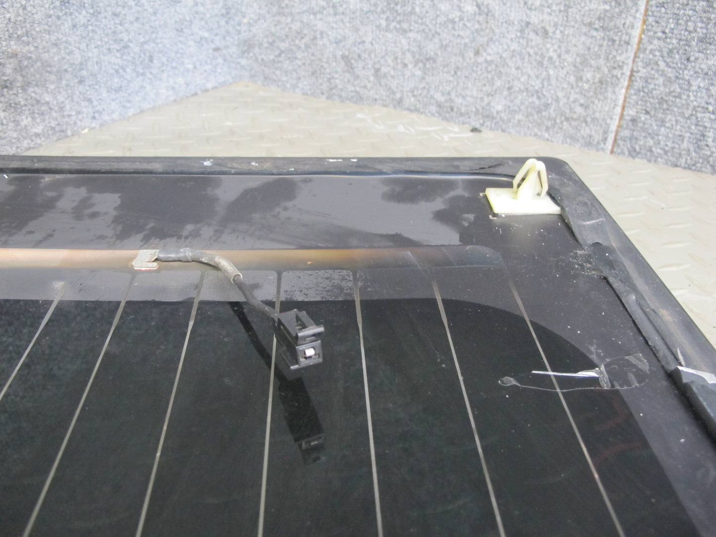 2003-2009 Hummer H2 Rear Trunk Tailgate Lift Gate Back Window Glass