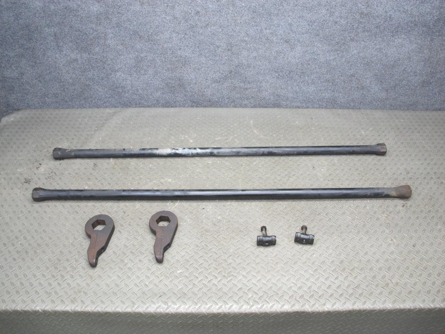 2003-2009 Hummer H2 Front Right & Left Side Torsion Bar Strut Brace W/ Mount Set