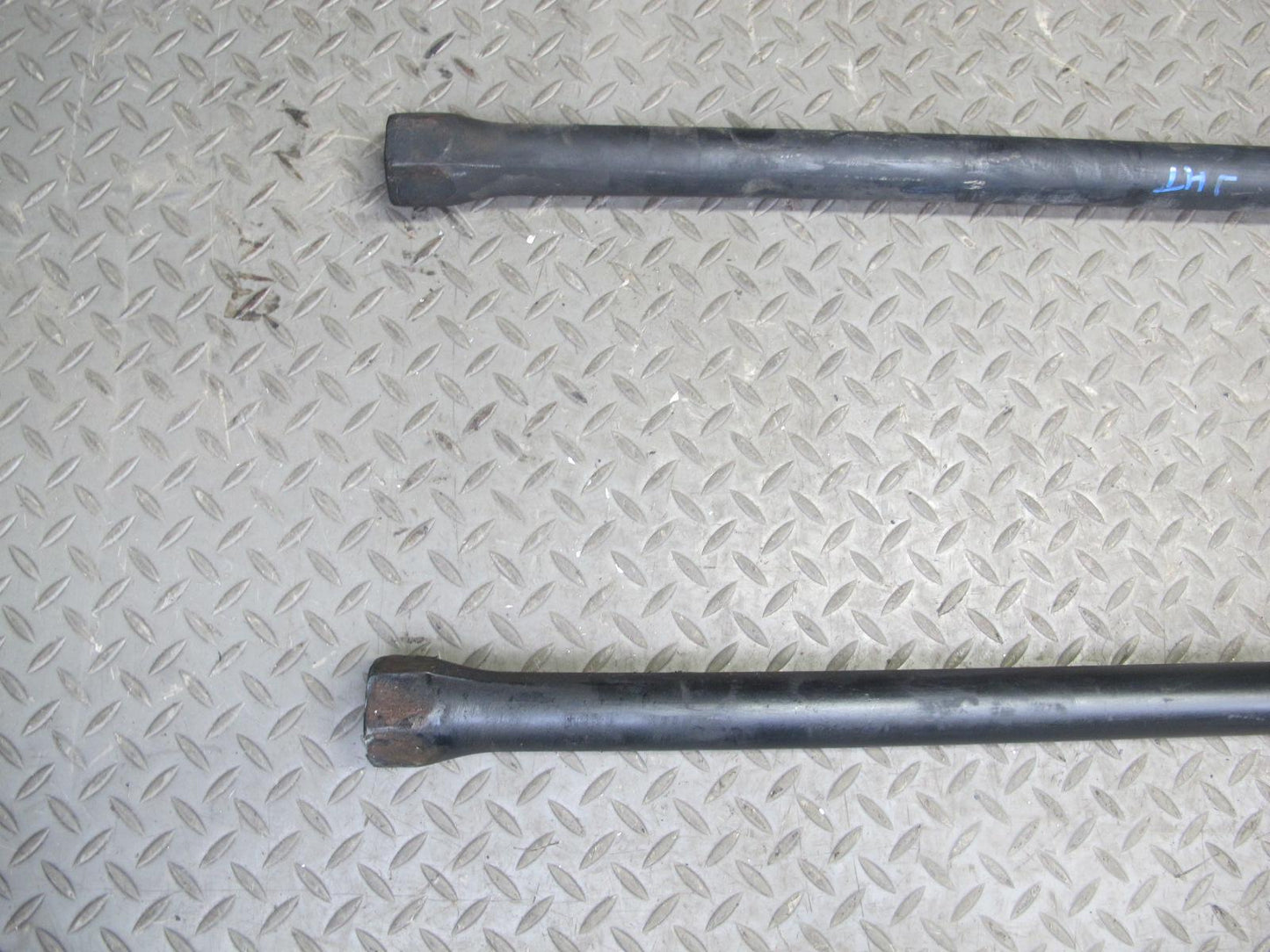 2003-2009 Hummer H2 Front Right & Left Side Torsion Bar Strut Brace W/ Mount Set