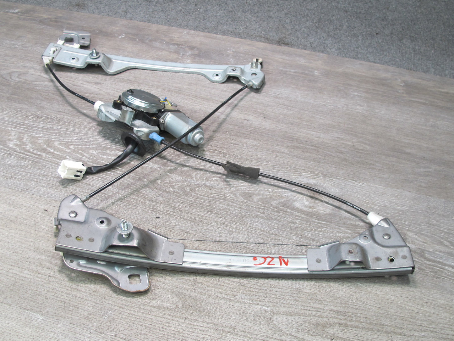 04-09 Nissan 350Z Z33 Convertible Right Pass Door Window Regulator w Motor OEM