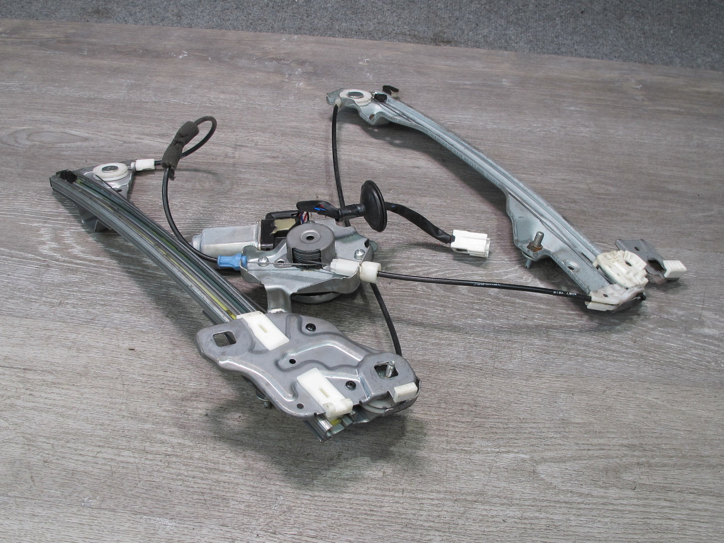 04-09 Nissan 350Z Z33 Convertible Right Pass Door Window Regulator w Motor OEM