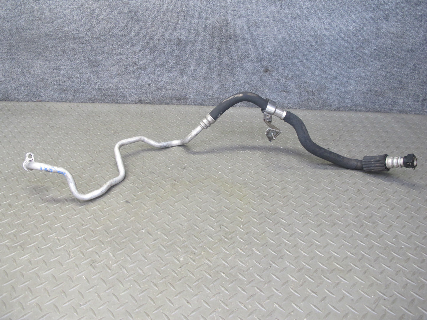 2008-2014 BMW E71 E72 X6 4.4L Engine Oil Cooler Hose Pipe Line