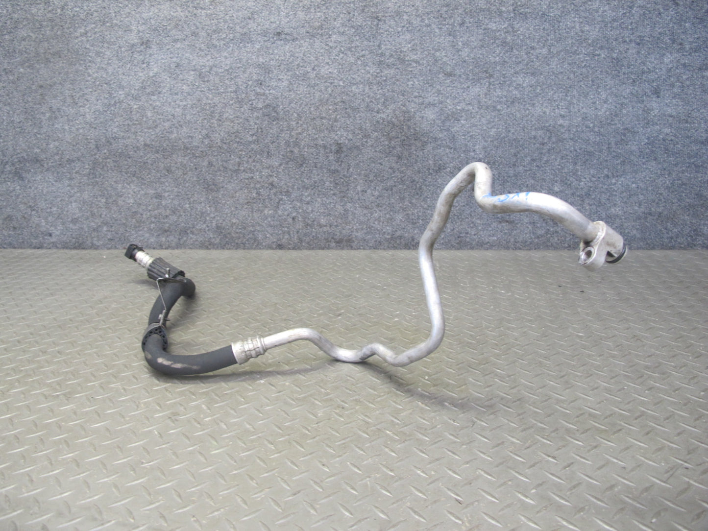 2008-2014 BMW E71 E72 X6 4.4L Engine Oil Cooler Hose Pipe Line