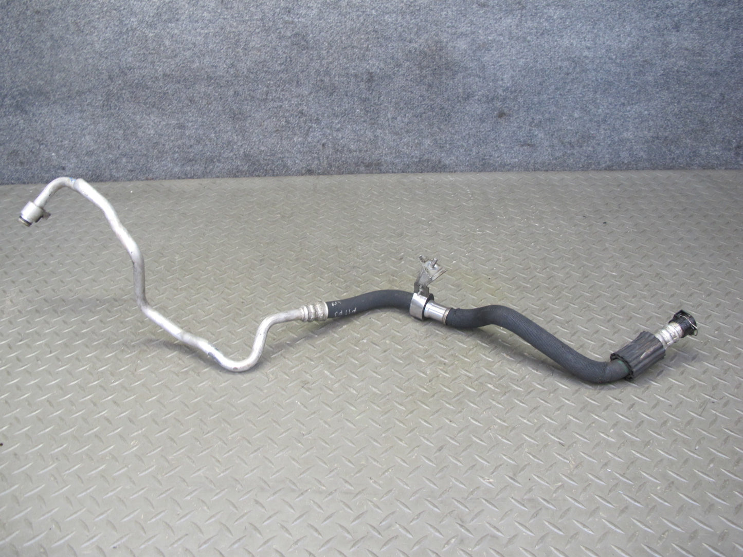 2008-2014 BMW E71 E72 X6 4.4L Engine Oil Cooler Hose Pipe Line