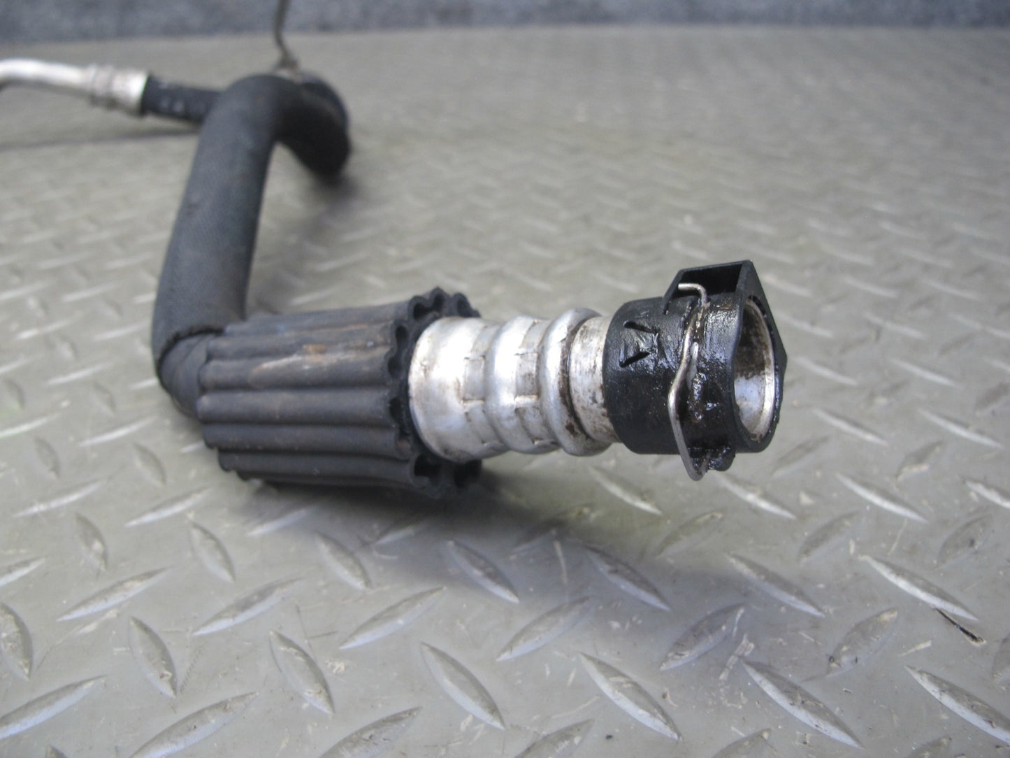 2008-2014 BMW E71 E72 X6 4.4L Engine Oil Cooler Hose Pipe Line