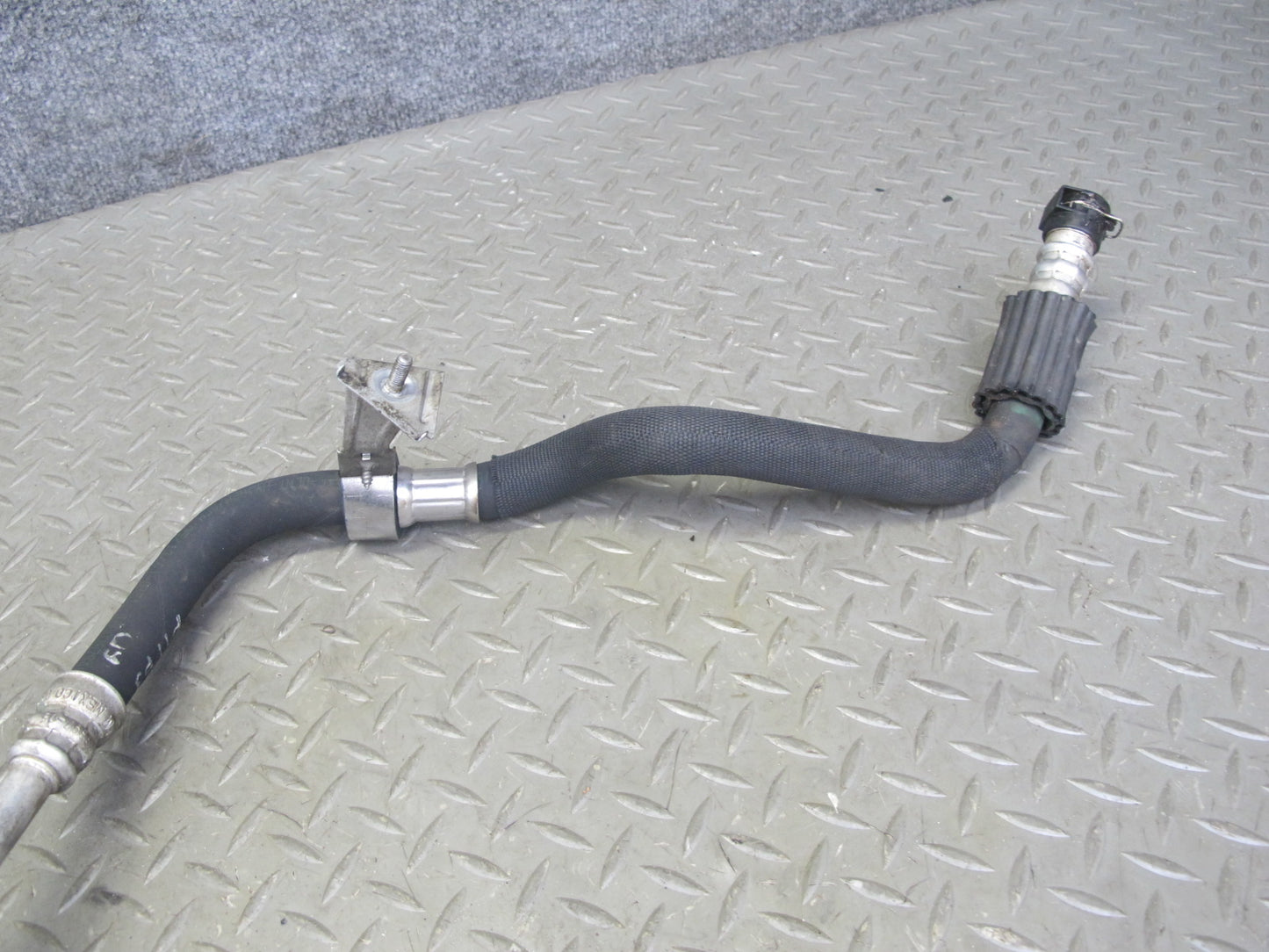 2008-2014 BMW E71 E72 X6 4.4L Engine Oil Cooler Hose Pipe Line