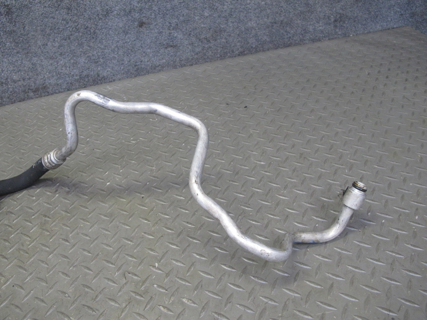 2008-2014 BMW E71 E72 X6 4.4L Engine Oil Cooler Hose Pipe Line