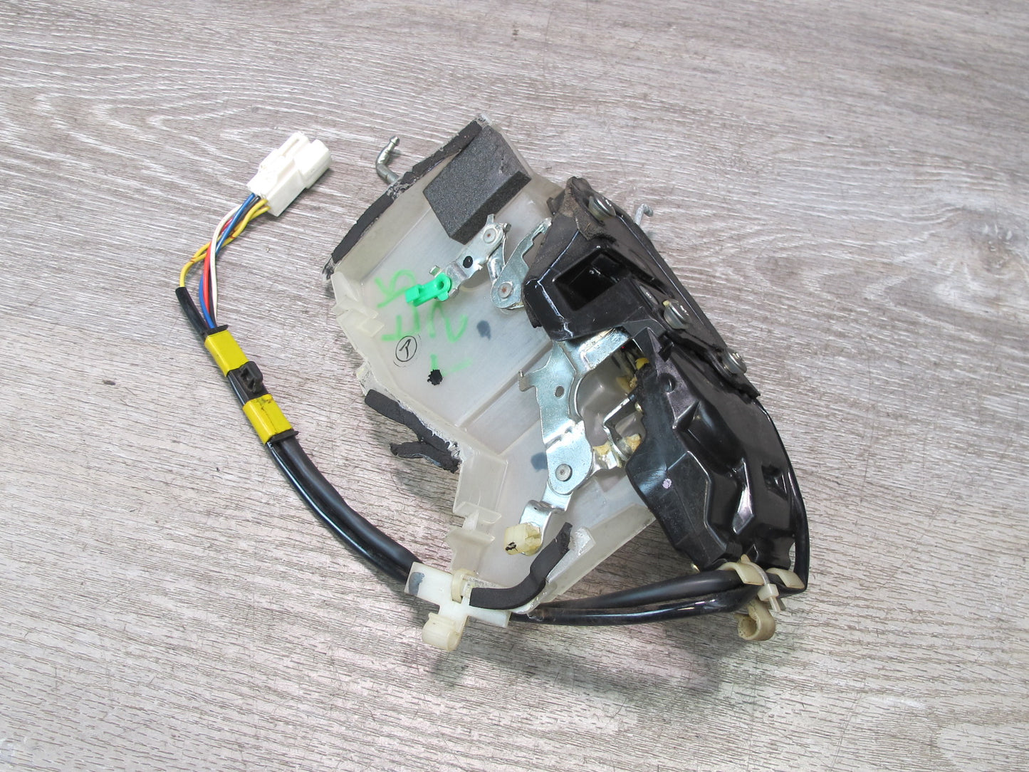 95-97 Lexus UCF20L LS400 Front Right Passenger Door Lock Latch Actuator OEM
