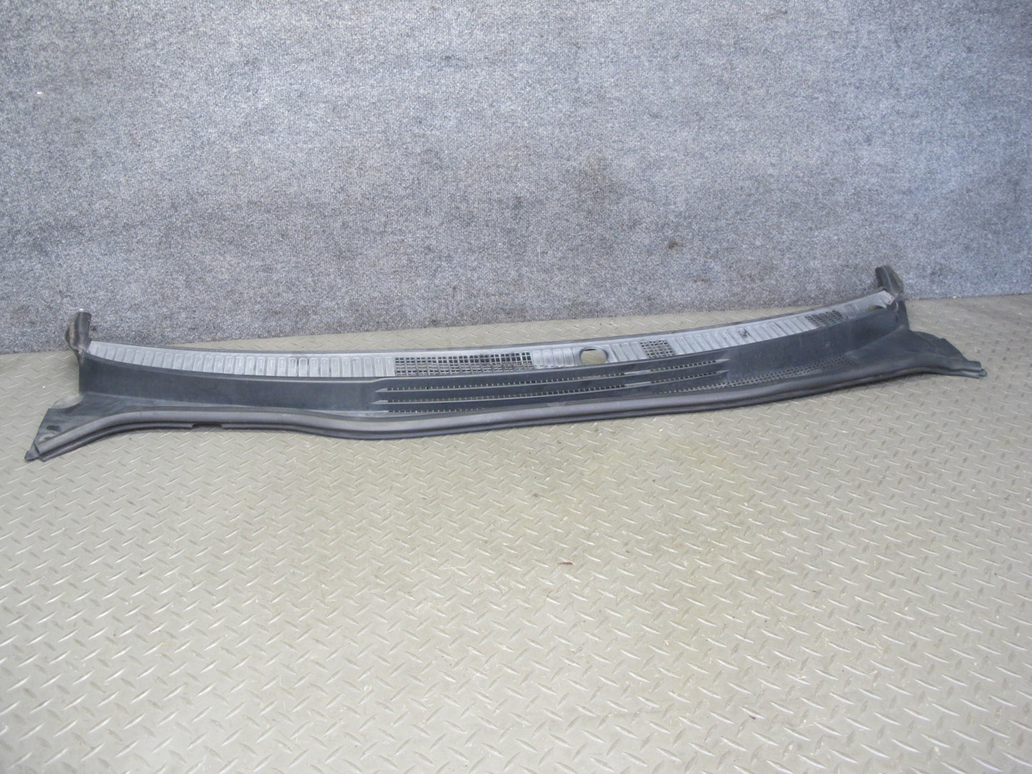 01-05 Lexus IS300 JCE10L Front Windshield Wiper Cowl Trim Cover Panel OEM