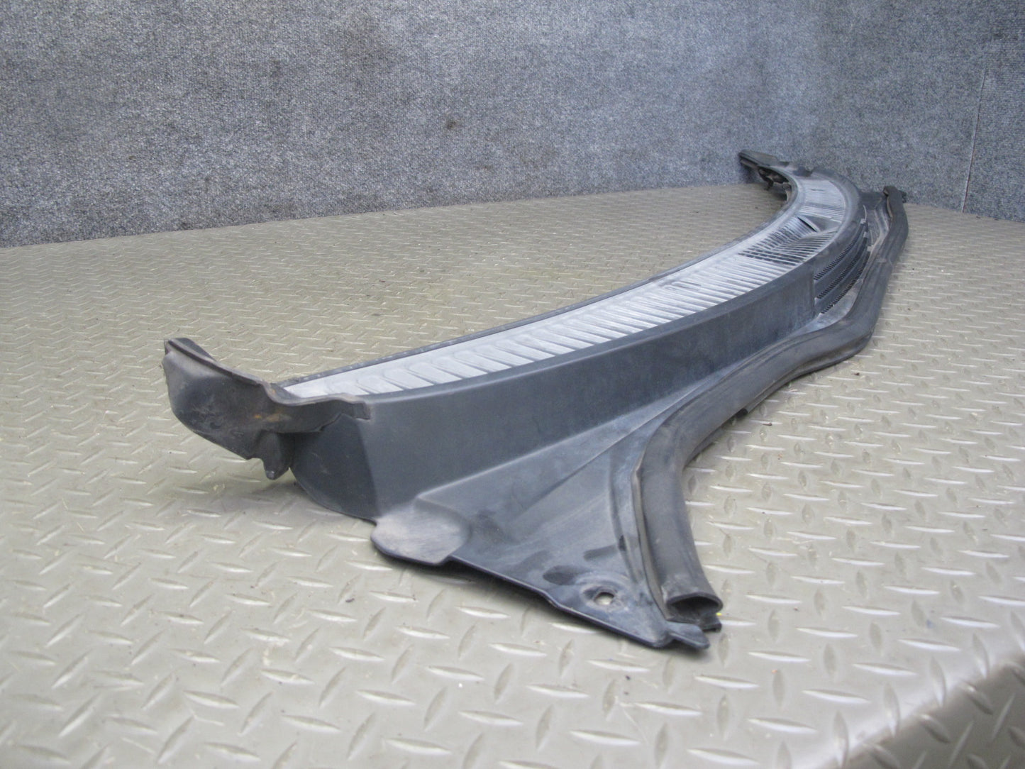 01-05 Lexus IS300 JCE10L Front Windshield Wiper Cowl Trim Cover Panel OEM