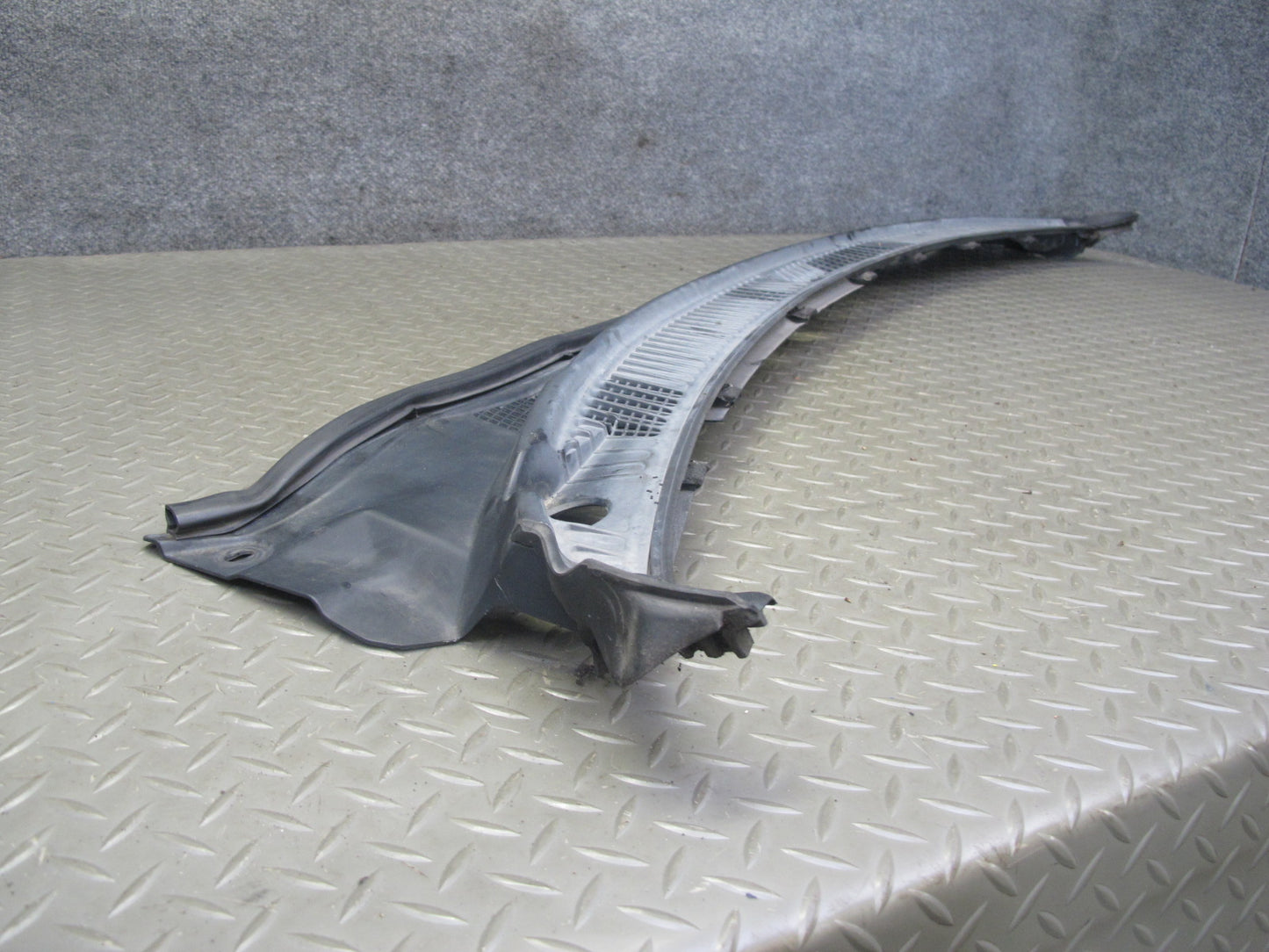 01-05 Lexus IS300 JCE10L Front Windshield Wiper Cowl Trim Cover Panel OEM