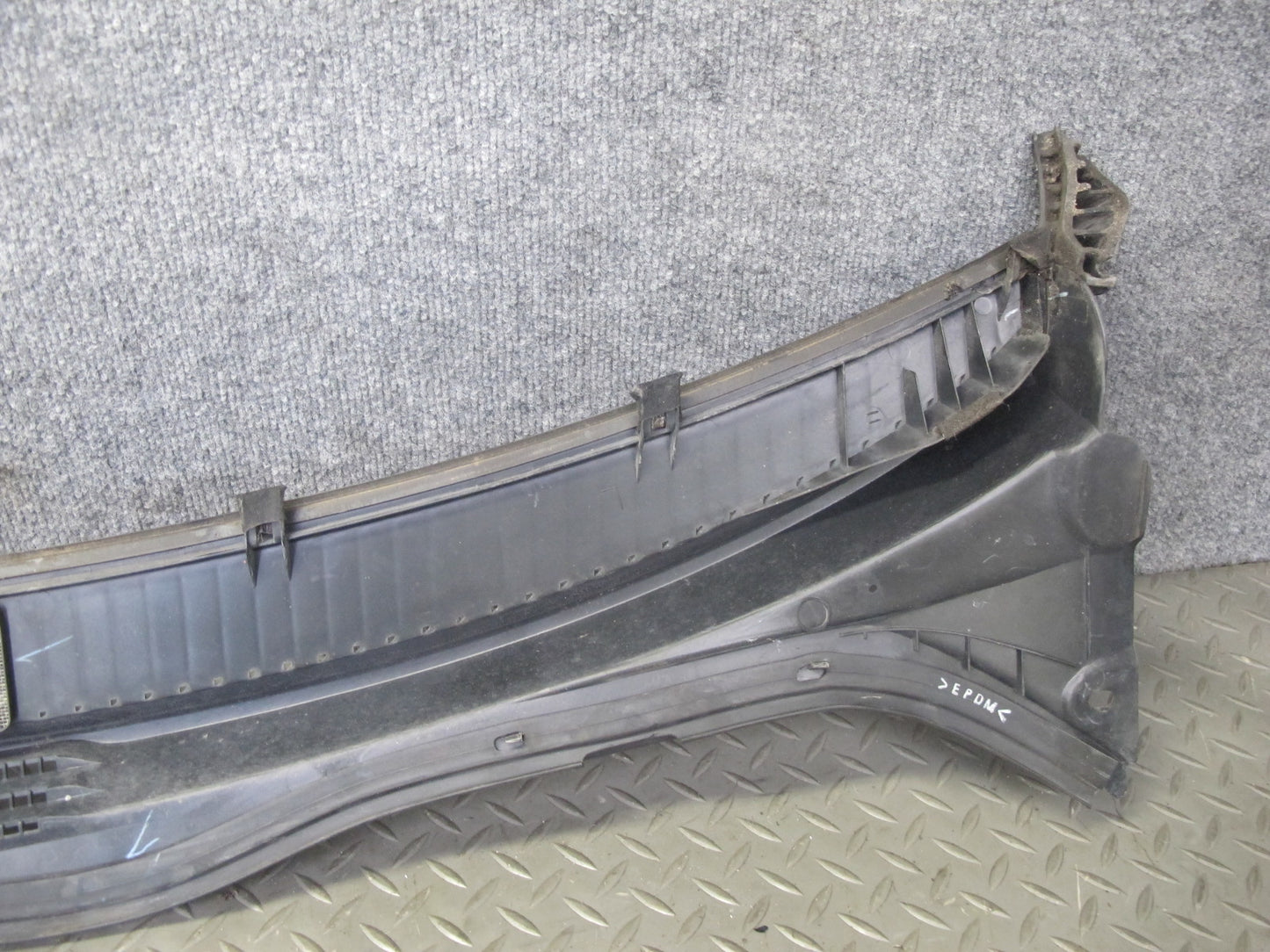 01-05 Lexus IS300 JCE10L Front Windshield Wiper Cowl Trim Cover Panel OEM