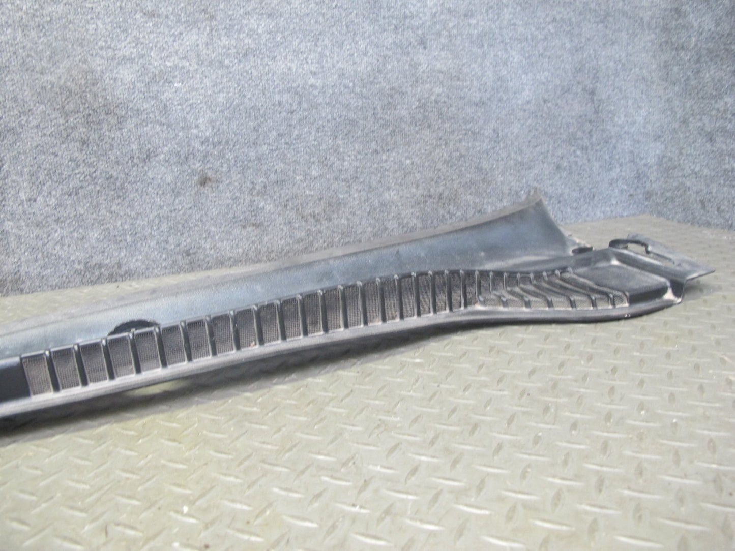 05-07 Chevrolet Corvette C6 Front Windshield Air Vent Cowl Trim Panel OEM