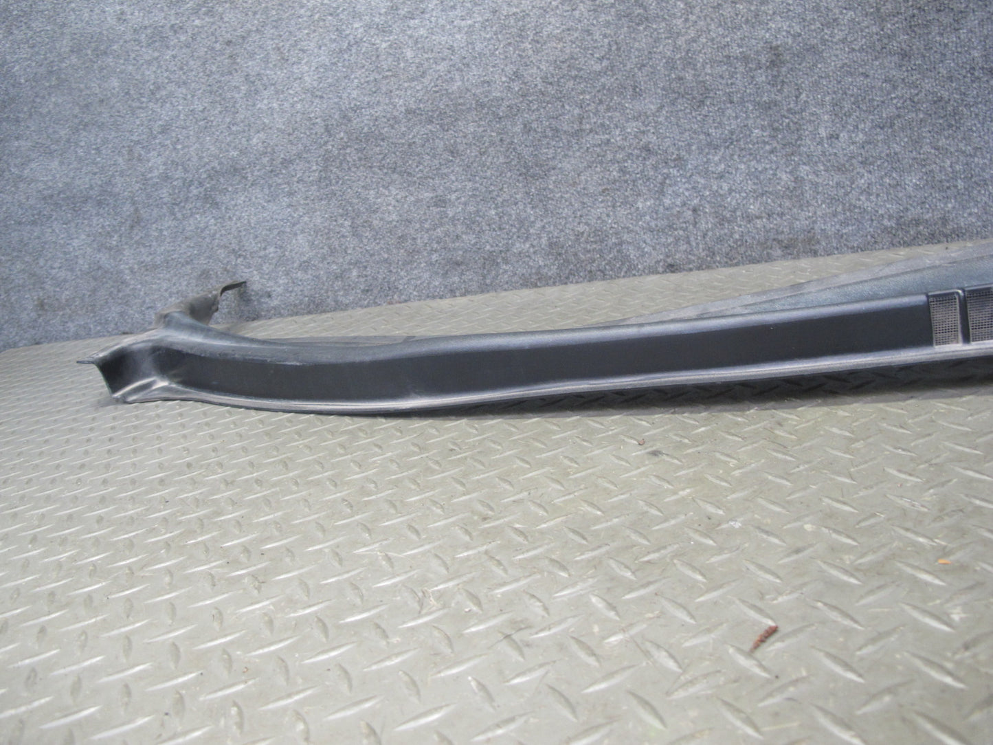 05-07 Chevrolet Corvette C6 Front Windshield Air Vent Cowl Trim Panel OEM