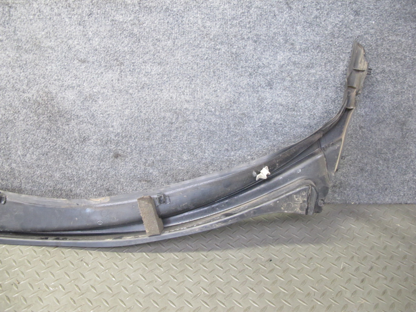 05-07 Chevrolet Corvette C6 Front Windshield Air Vent Cowl Trim Panel OEM