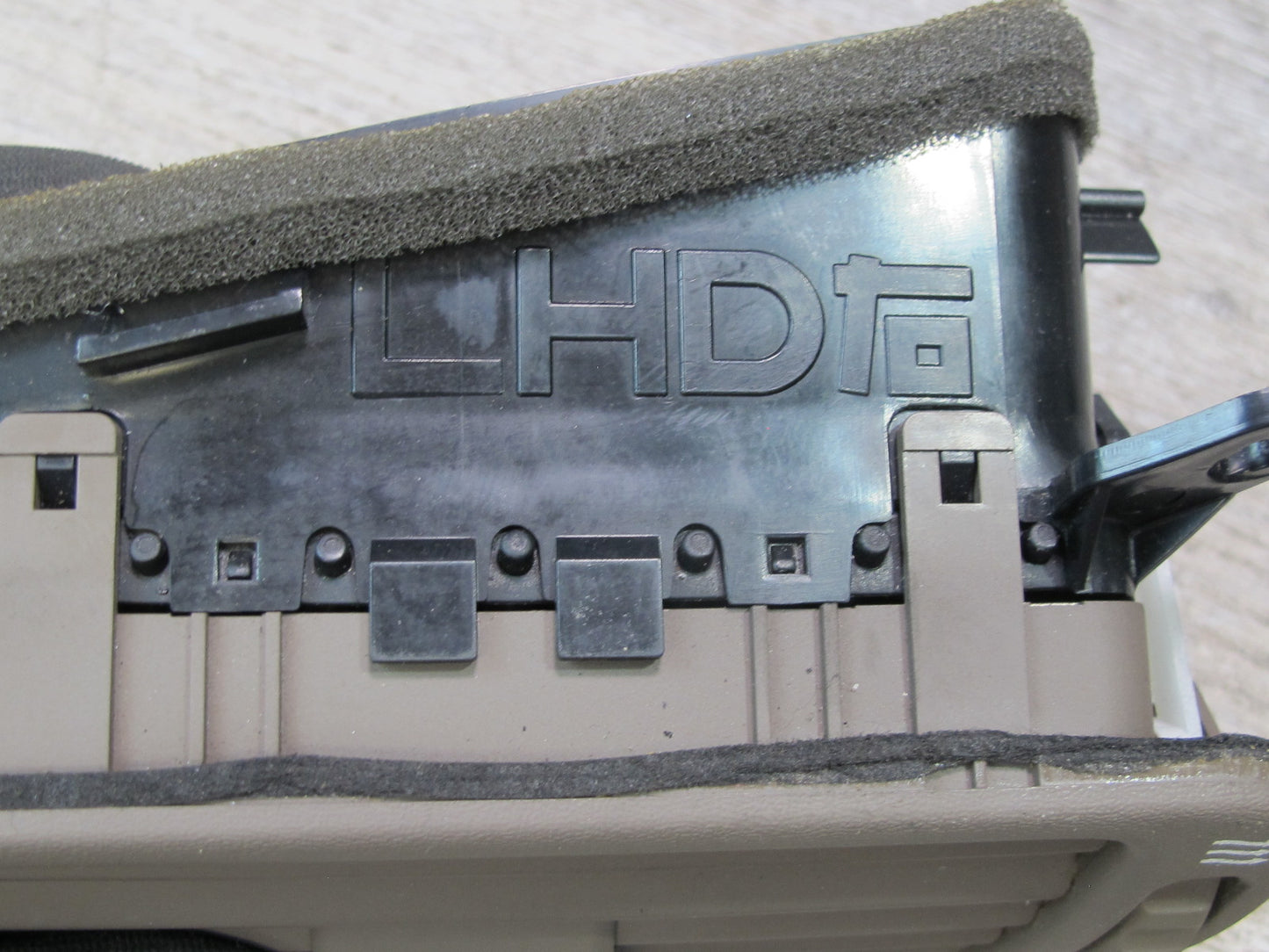 95-97 Lexus UCF20L LS400 Set of 2 Dash Left & Right AC Heater Air Vent Brown OEM