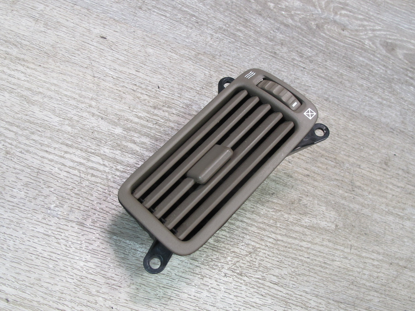 95-97 Lexus UCF20L LS400 Set of 2 Dash Left & Right AC Heater Air Vent Brown OEM
