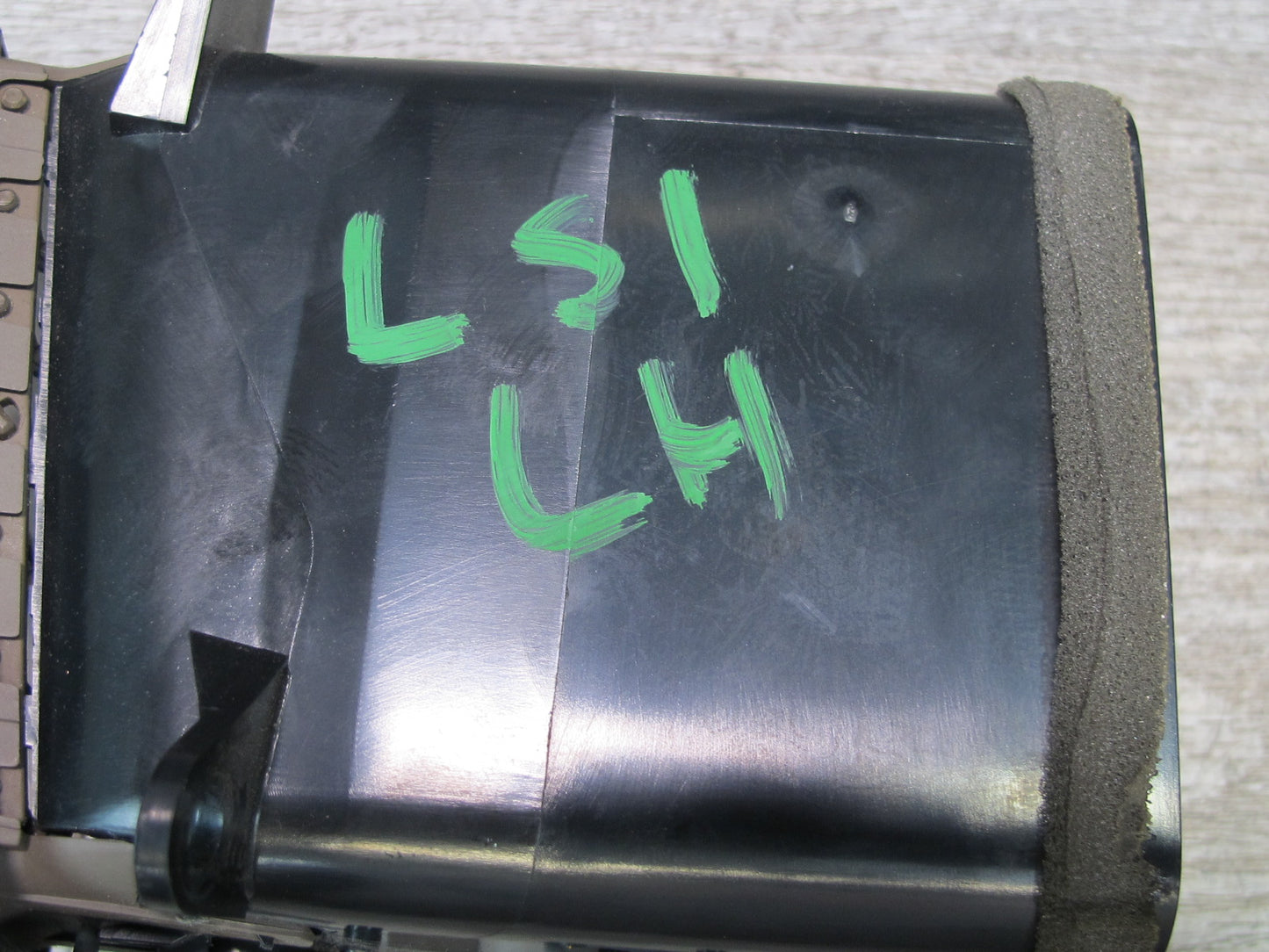 95-97 Lexus UCF20L LS400 Set of 2 Dash Left & Right AC Heater Air Vent Brown OEM