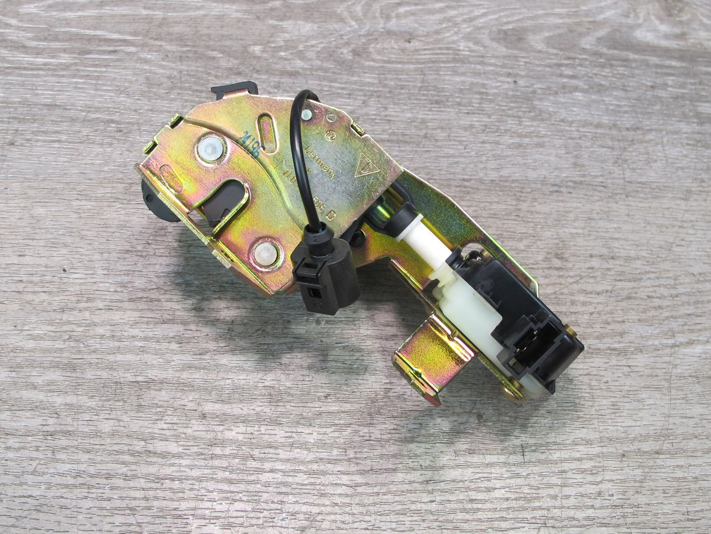 2003-2006 Porsche Cayenne 955 Rear Trunk Window Lock Latch 7L0827506D