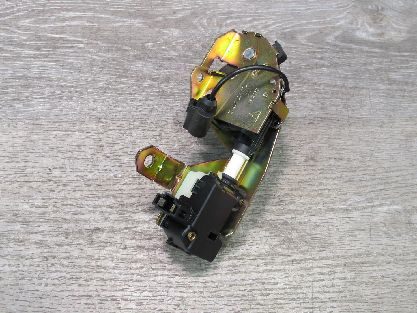 2003-2006 Porsche Cayenne 955 Rear Trunk Window Lock Latch 7L0827506D