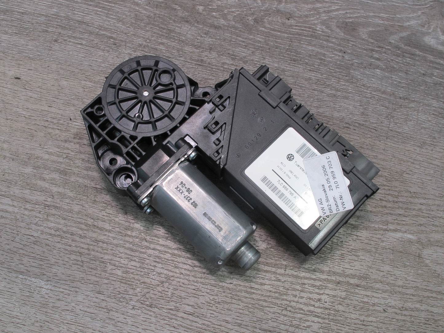 2003-2010 Porsche Cayenne 955 Rear Left Door Window Motor 7L0959795A