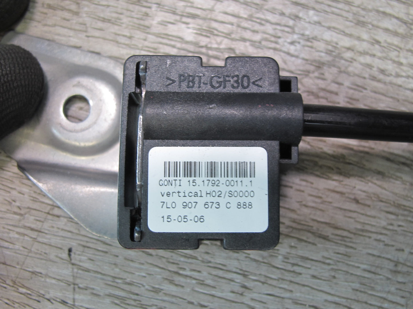 2003-2010 Porsche Cayenne 955 Rear Acceleration Ride Height Sensor 7L0907673C