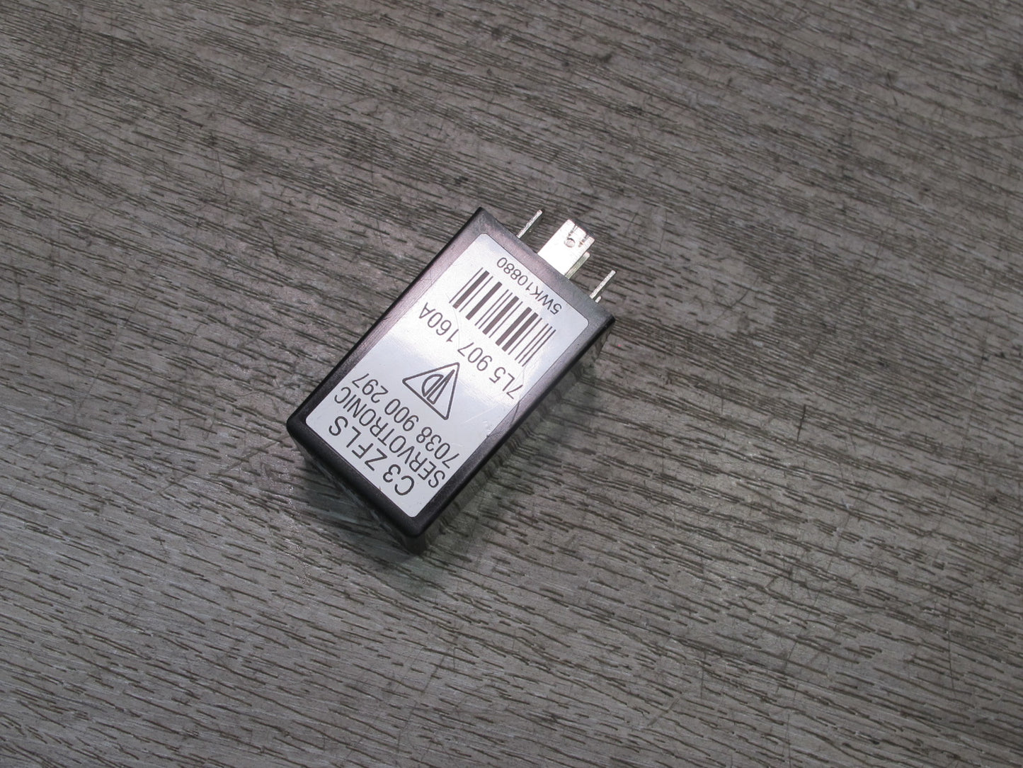 2003-2010 Porsche Cayenne 955 Servotronic 462 Relay Module 7L5907160A