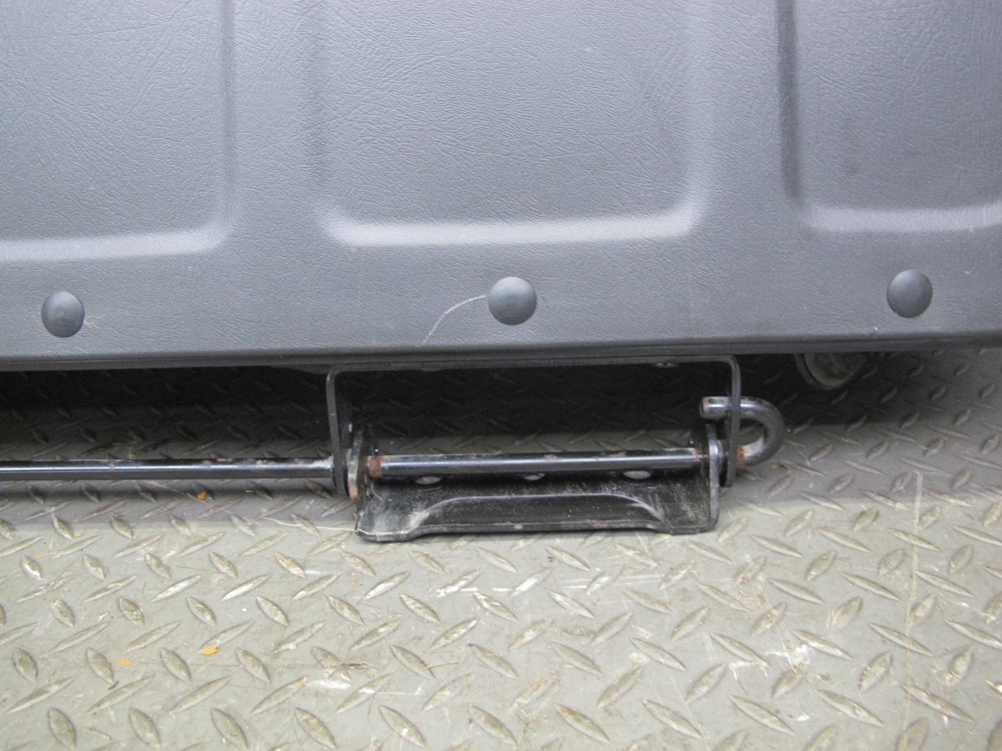 2005-2009 Hummer H2 SUT Rear MID Gate Center Decklid Panel W/ Glass