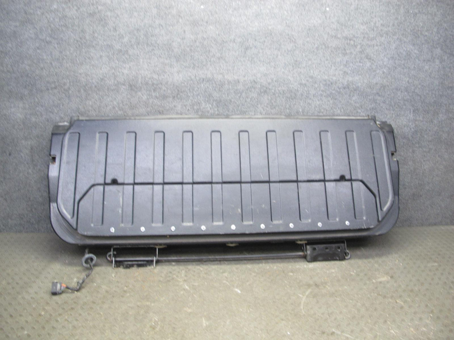 2005-2009 Hummer H2 SUT Rear MID Gate Center Decklid Panel W/ Glass