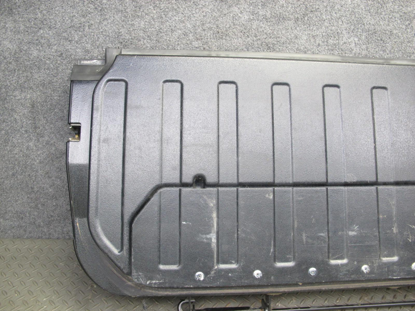2005-2009 Hummer H2 SUT Rear MID Gate Center Decklid Panel W/ Glass
