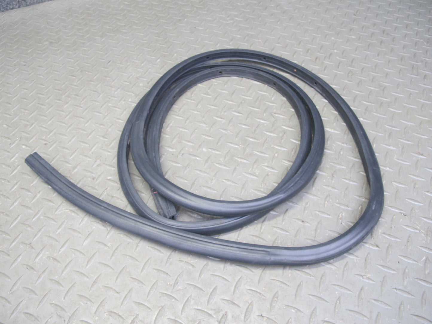 2003-2009 Hummer H2 Rear Left Driver Side Door Body Weatherstrip Rubber Seal