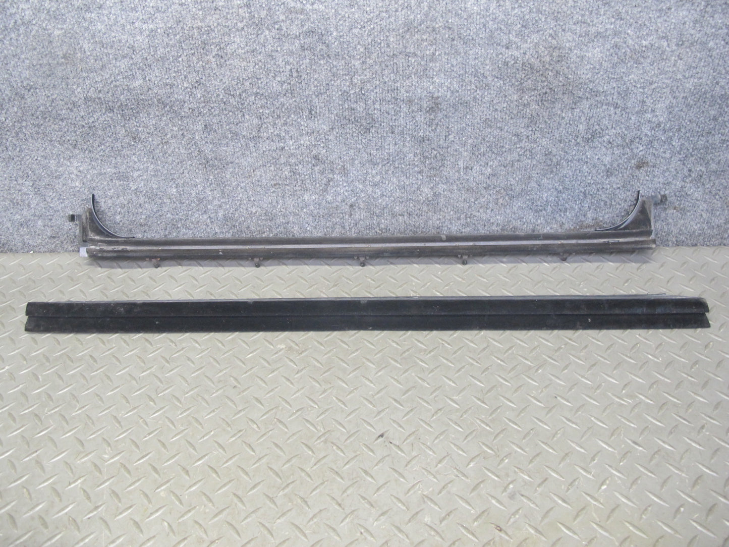 2003-2009 Hummer H2 Front Right Window Outer Inner Weatherstrip Rubber Seal Set