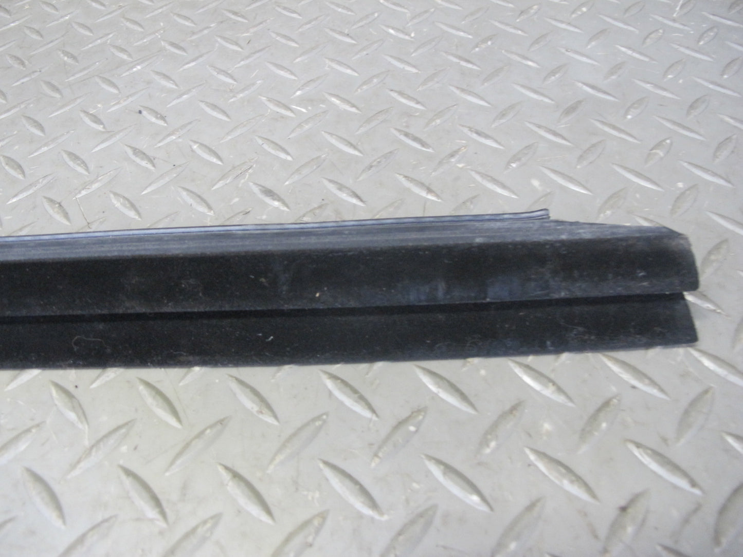 2003-2009 Hummer H2 Front Right Window Outer Inner Weatherstrip Rubber Seal Set