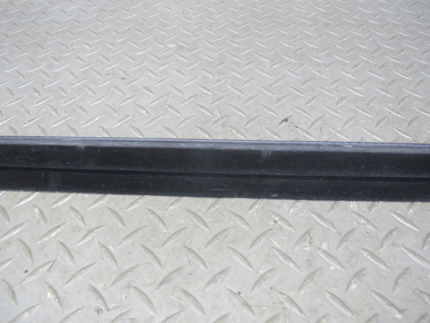 2003-2009 Hummer H2 Front Right Window Outer Inner Weatherstrip Rubber Seal Set