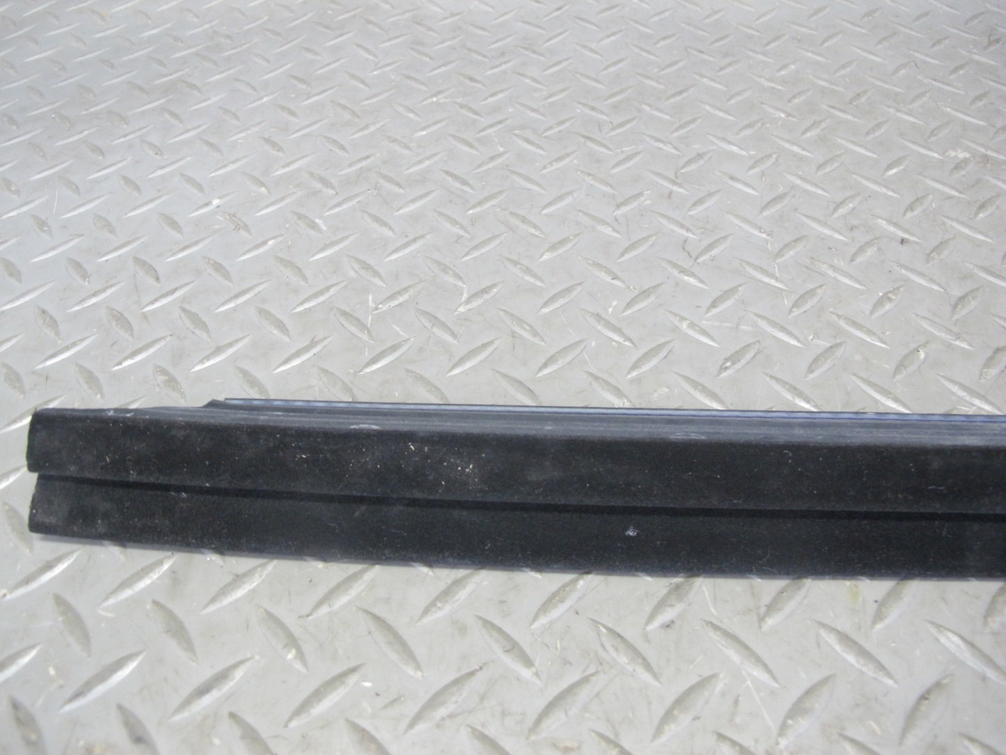 2003-2009 Hummer H2 Front Right Window Outer Inner Weatherstrip Rubber Seal Set