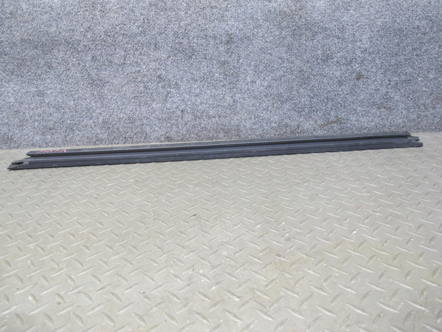 2003-2009 Hummer H2 Front Right Window Outer Inner Weatherstrip Rubber Seal Set
