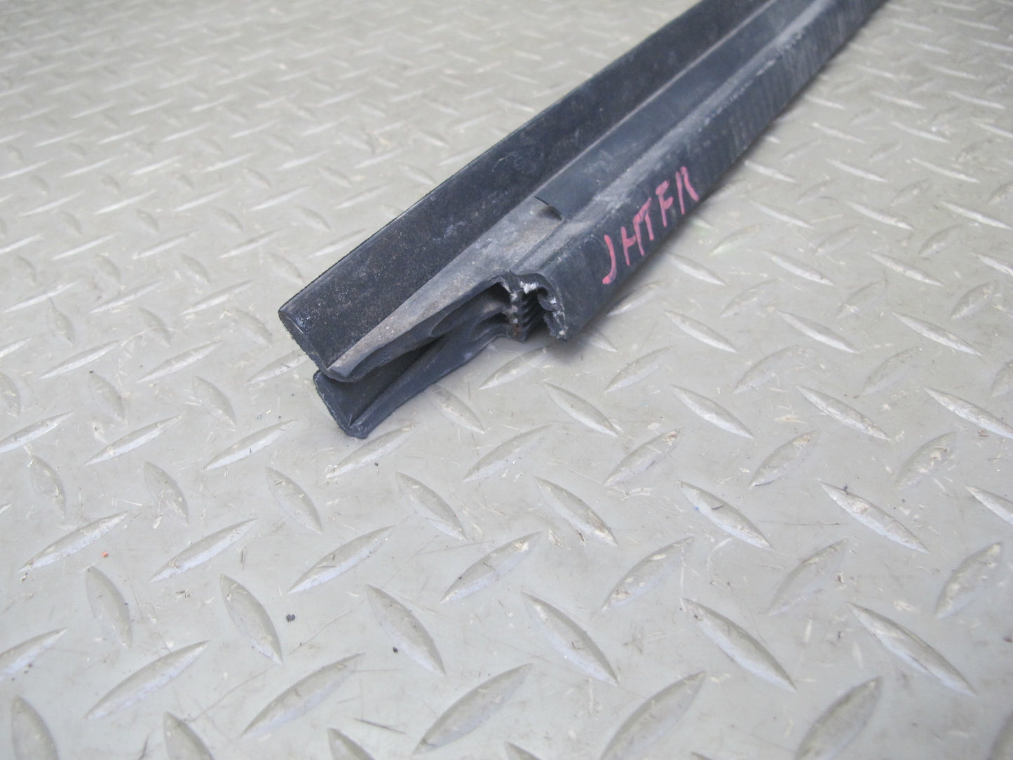 2003-2009 Hummer H2 Front Right Window Outer Inner Weatherstrip Rubber Seal Set