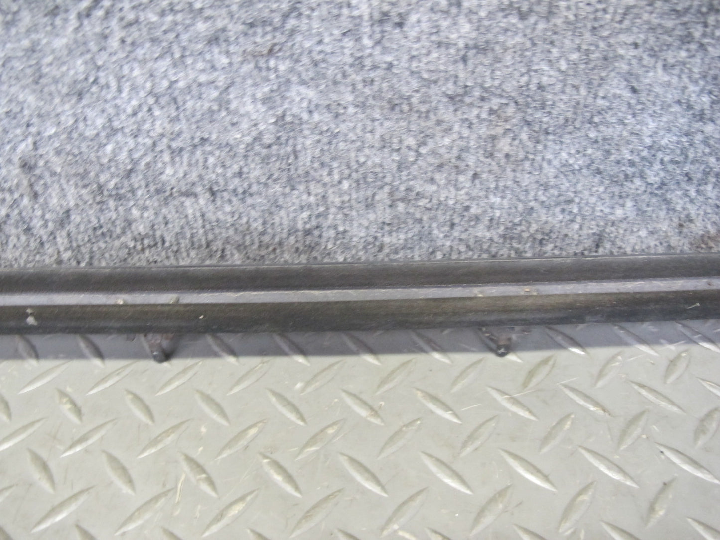 2003-2009 Hummer H2 Front Right Window Outer Inner Weatherstrip Rubber Seal Set