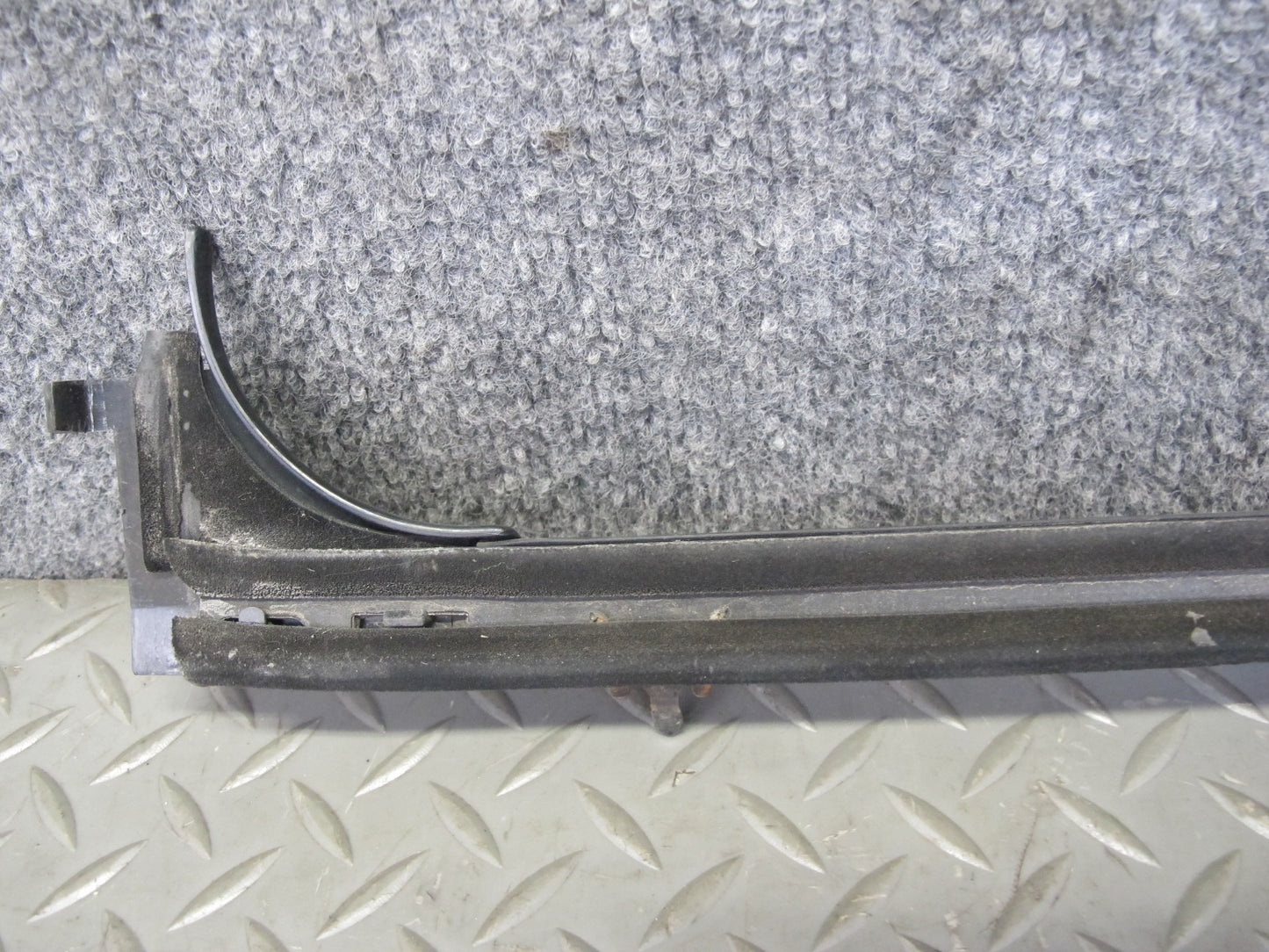 2003-2009 Hummer H2 Front Right Window Outer Inner Weatherstrip Rubber Seal Set
