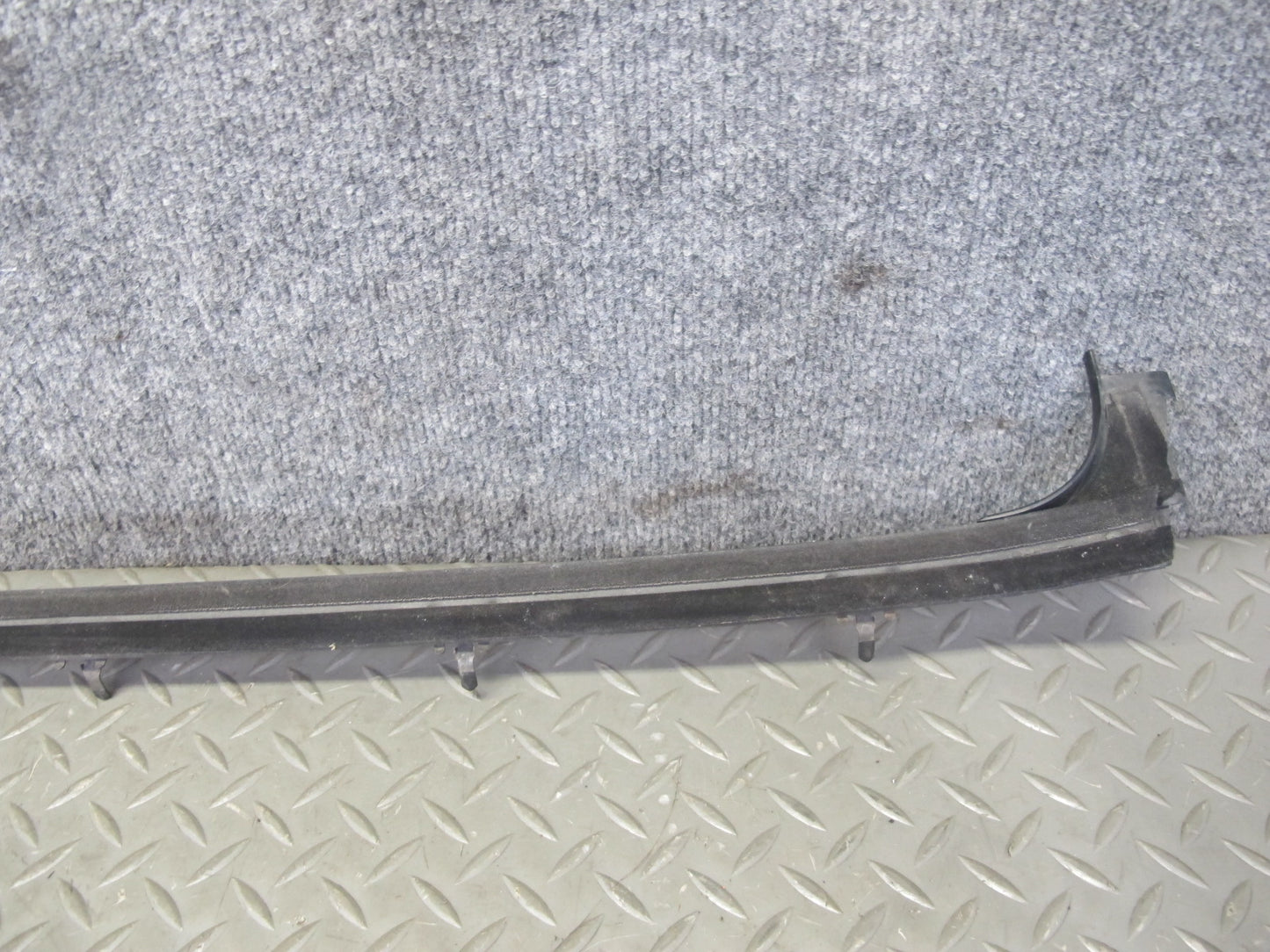 2003-2009 Hummer H2 Front Right Window Outer Inner Weatherstrip Rubber Seal Set