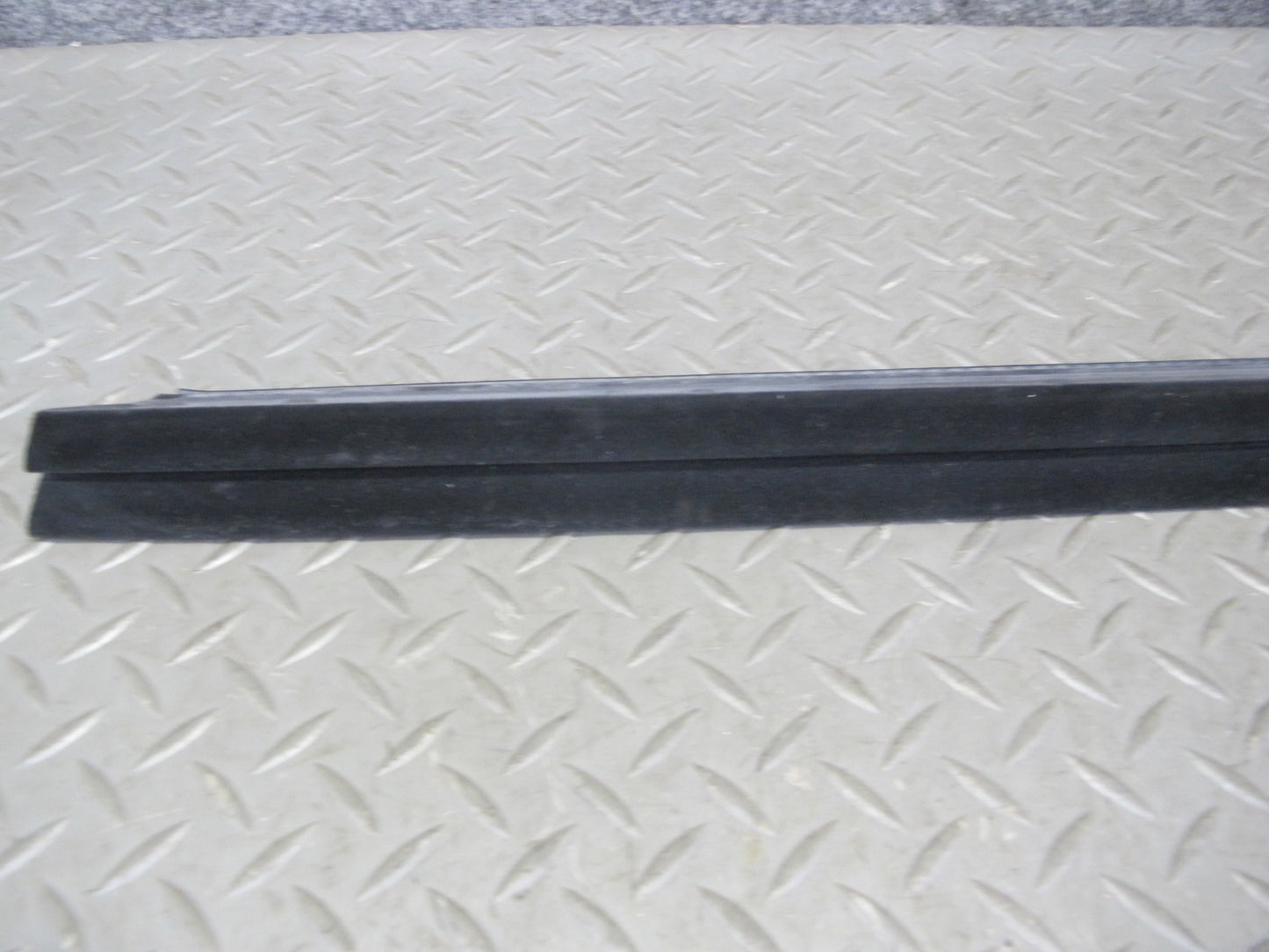 2003-2009 Hummer H2 Front Right Window Outer Inner Weatherstrip Rubber Seal Set