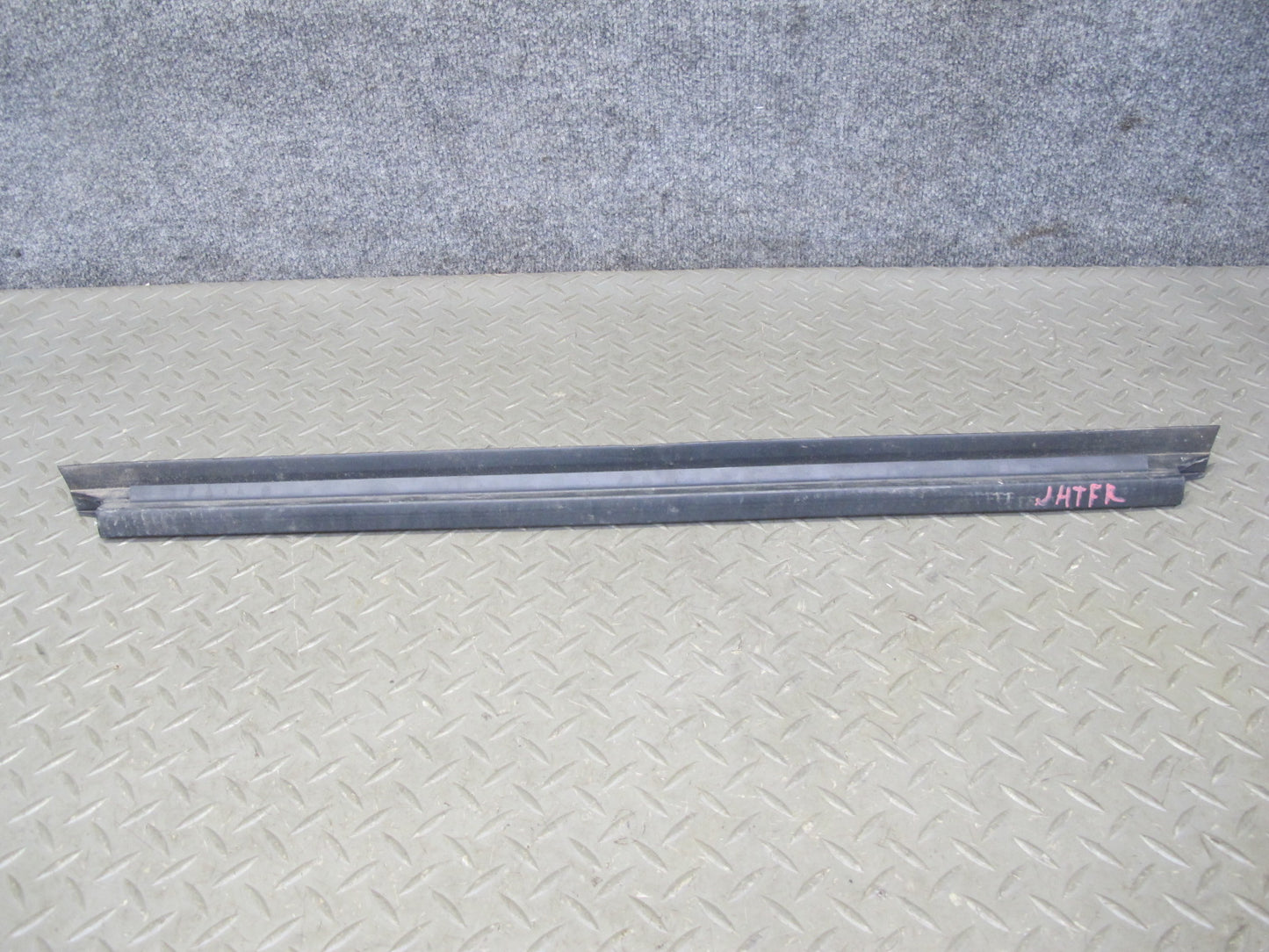 2003-2009 Hummer H2 Front Right Window Outer Inner Weatherstrip Rubber Seal Set