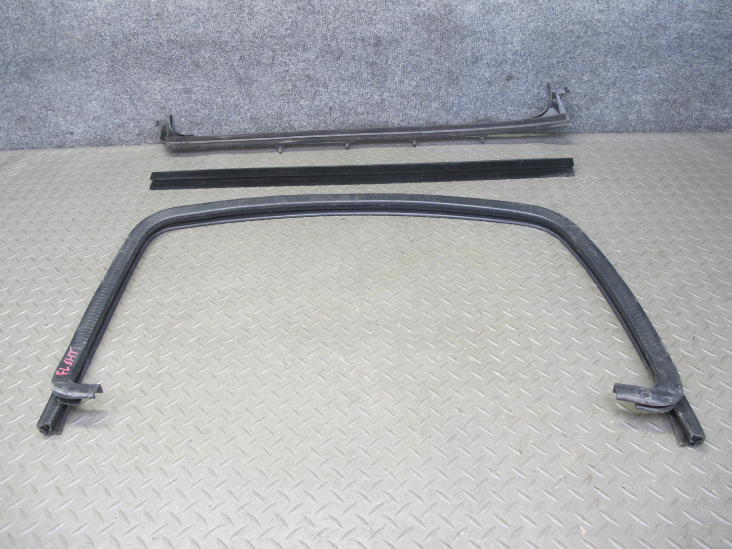 2003-2009 Hummer H2 Front Left Window Outer Inner Weatherstrip Rubber Seal Set