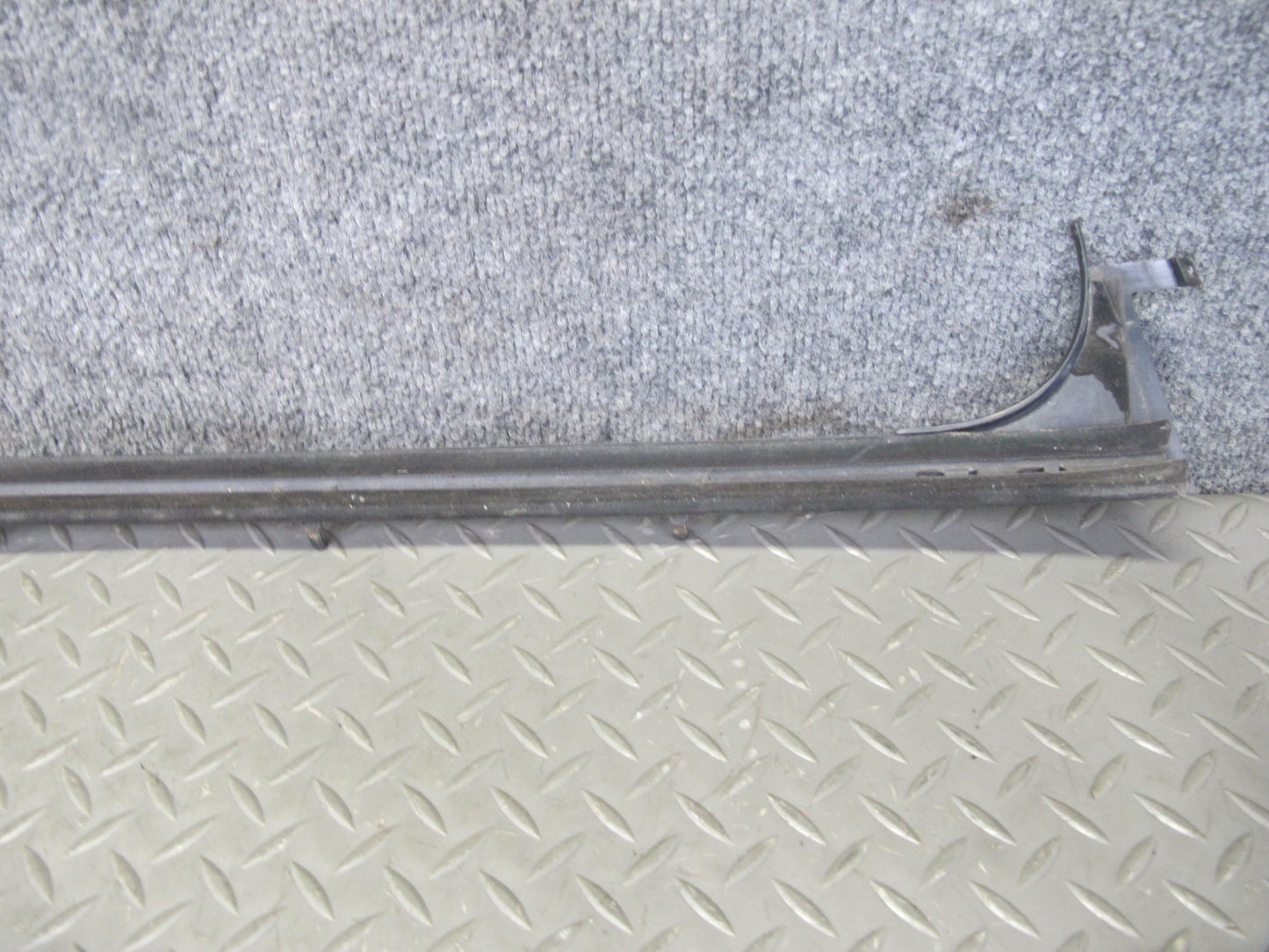 2003-2009 Hummer H2 Front Left Window Outer Inner Weatherstrip Rubber Seal Set