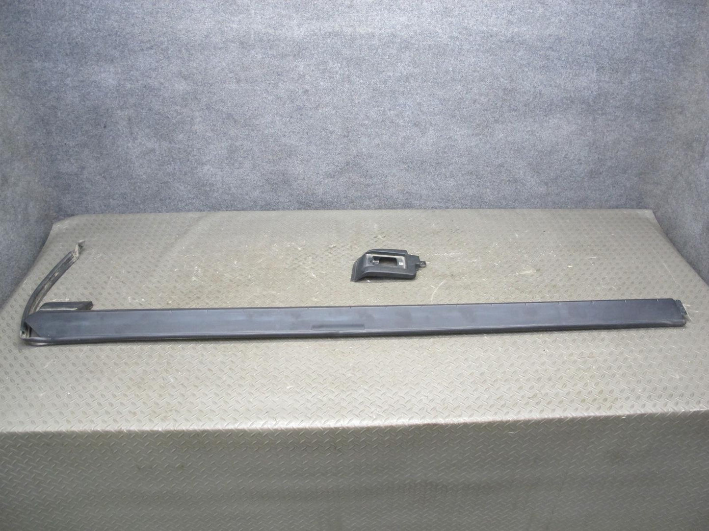 2005-2009 Hummer H2 SUT Left Driver Side Roof Rack Rail Cover Molding