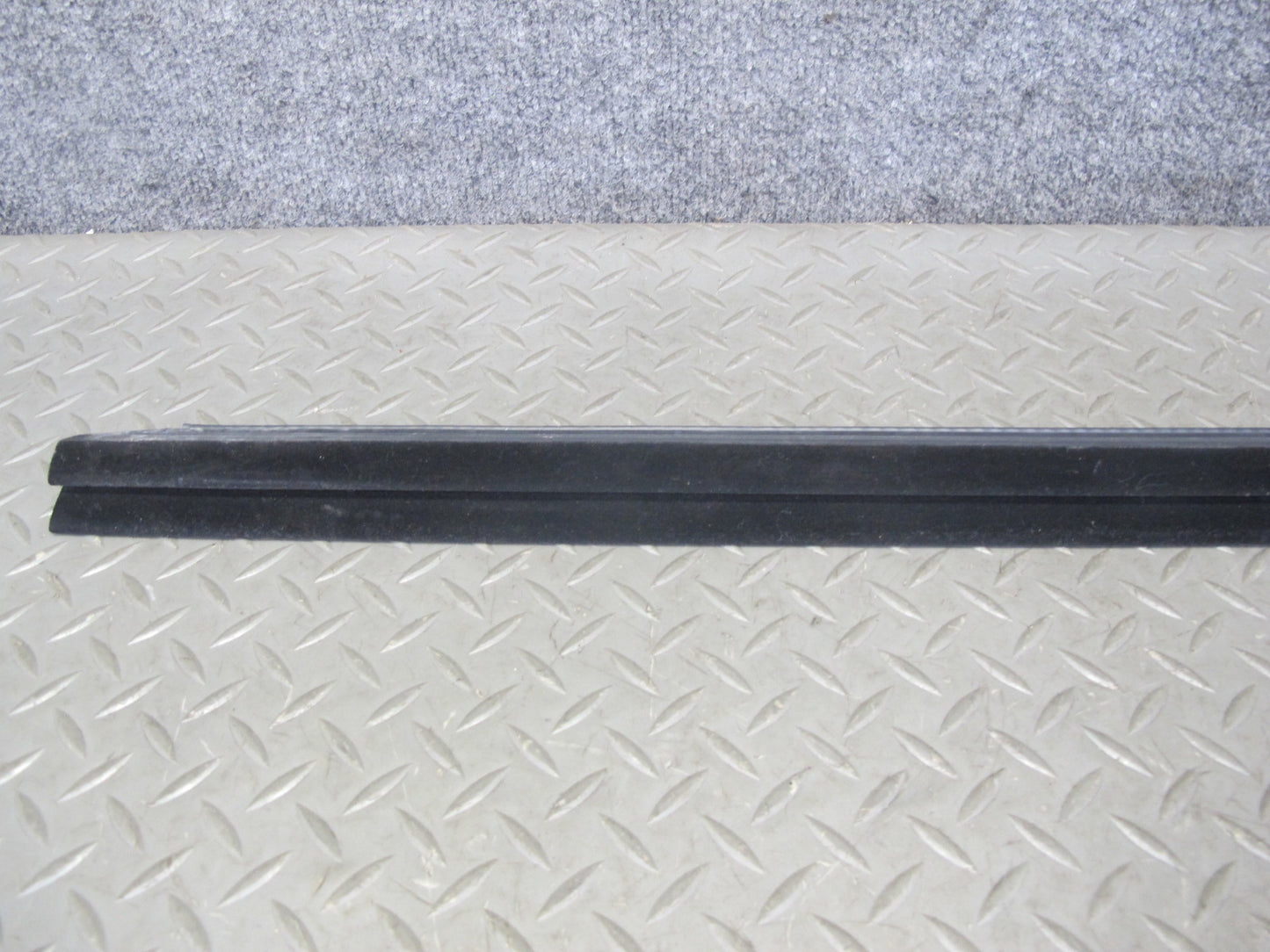 2003-2009 Hummer H2 Front Left Window Outer Inner Weatherstrip Rubber Seal Set